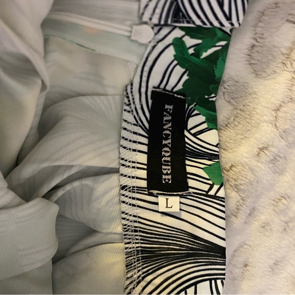 Tropical print skirt 🌴🌺 - Picture 2 of 4